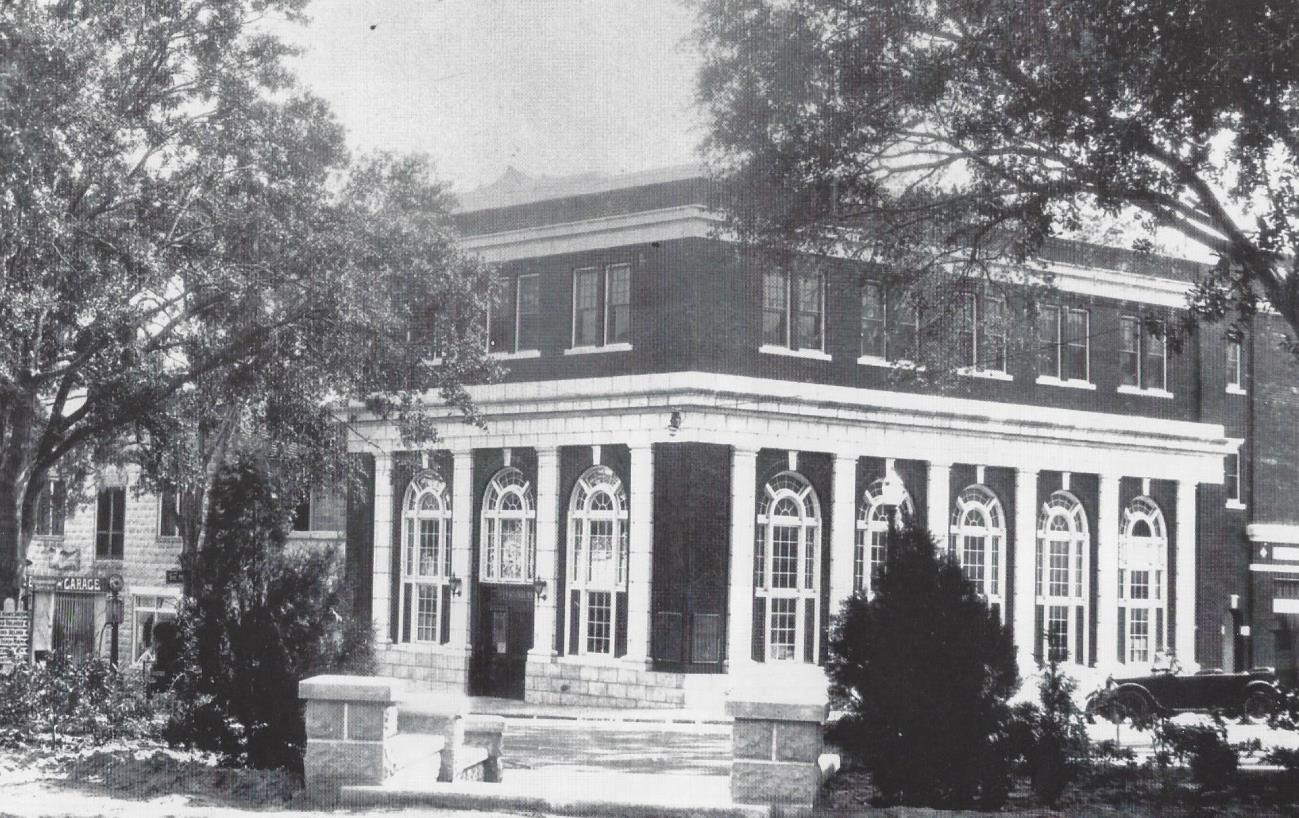 Mount Dora Trust & Bank Co., Mount Dora, Florida
